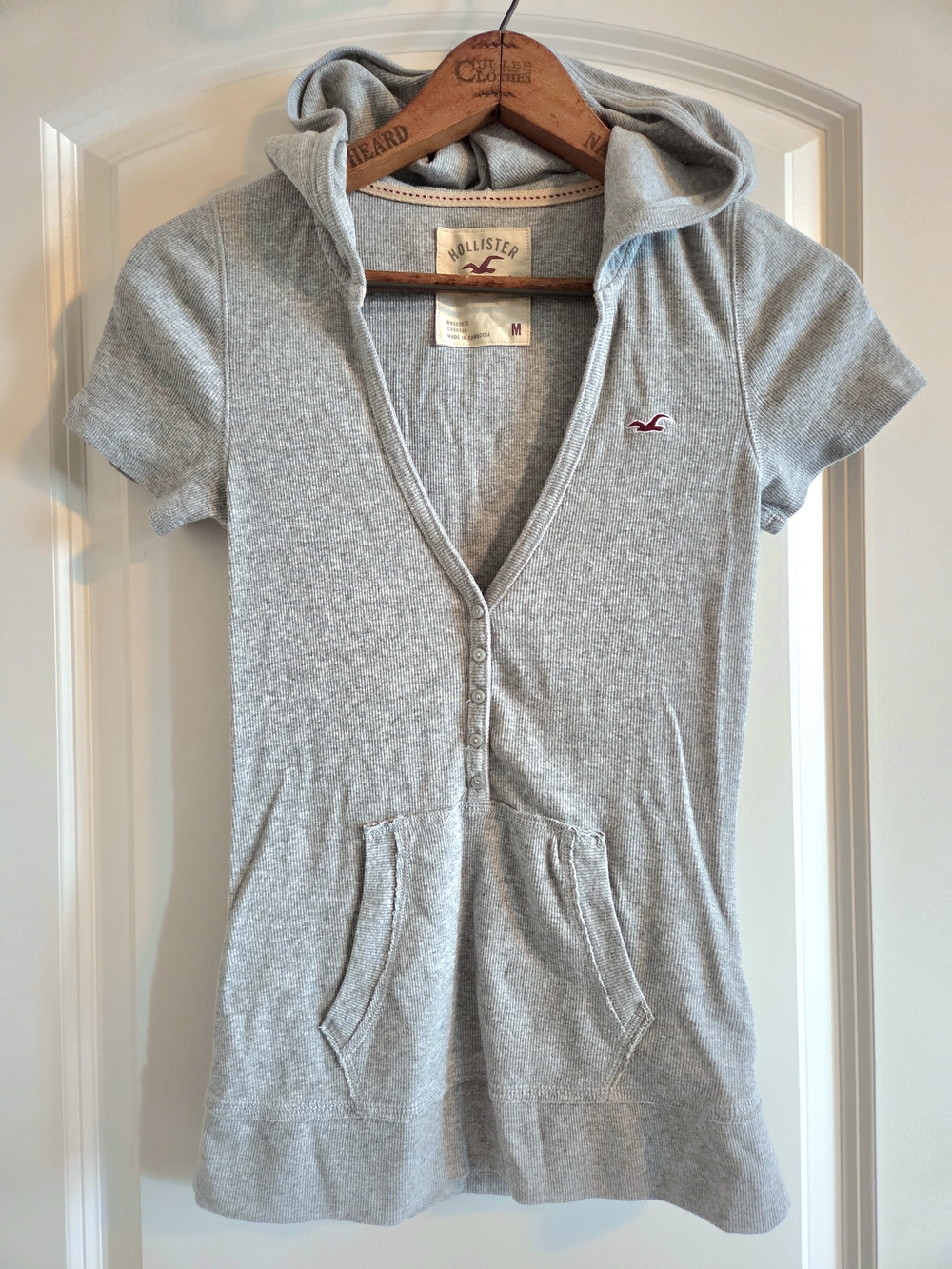 Hollister Y2K Gray Ribbed Short Sleeve Henley Hoodie Tee Top Medium M Babydoll